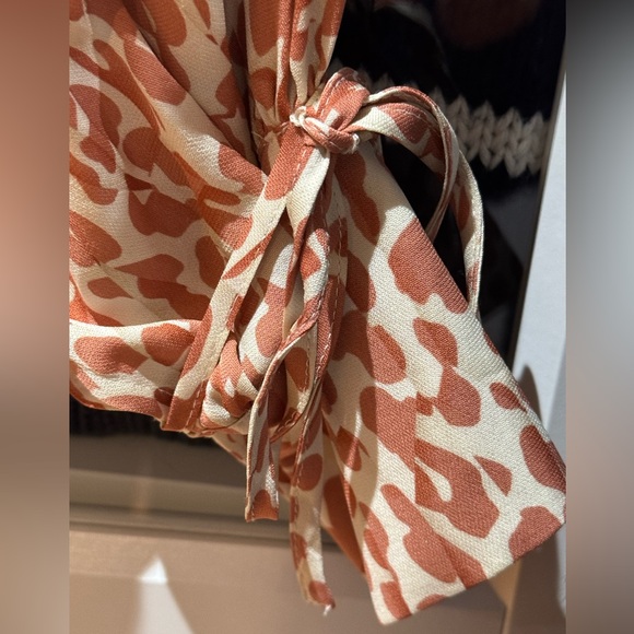 EUC Reiss Calla Animal print blouse. Size 8 - Picture 8 of 12